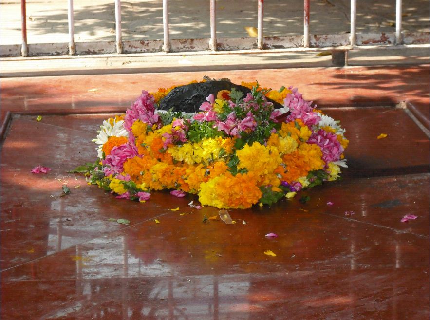 Vallatikaarar kovil