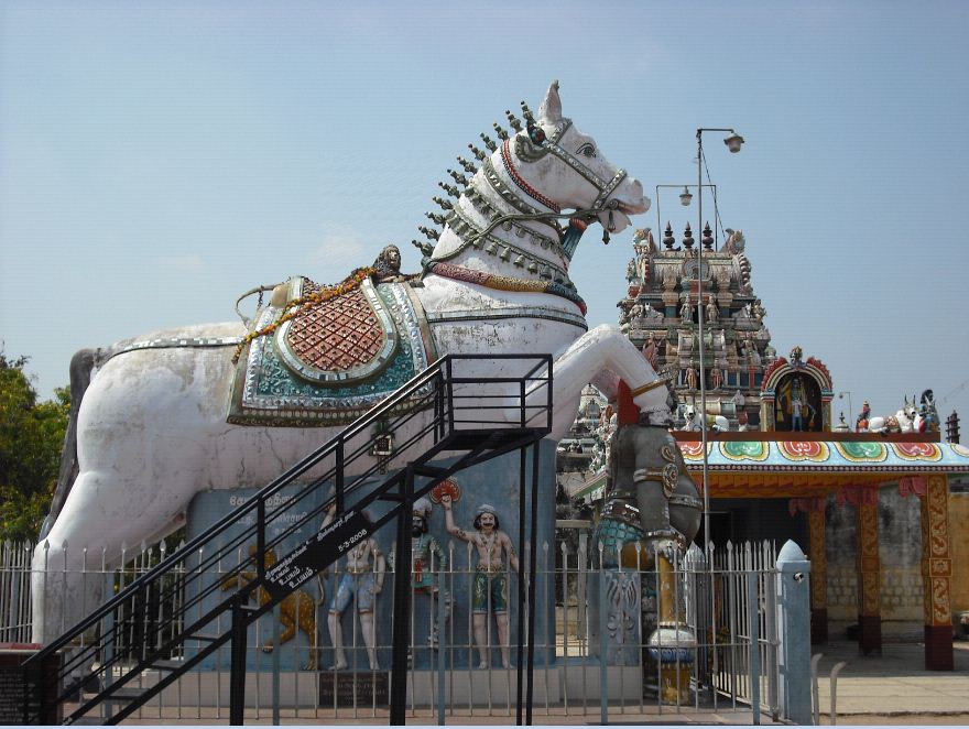 Vallatikaarar kovil